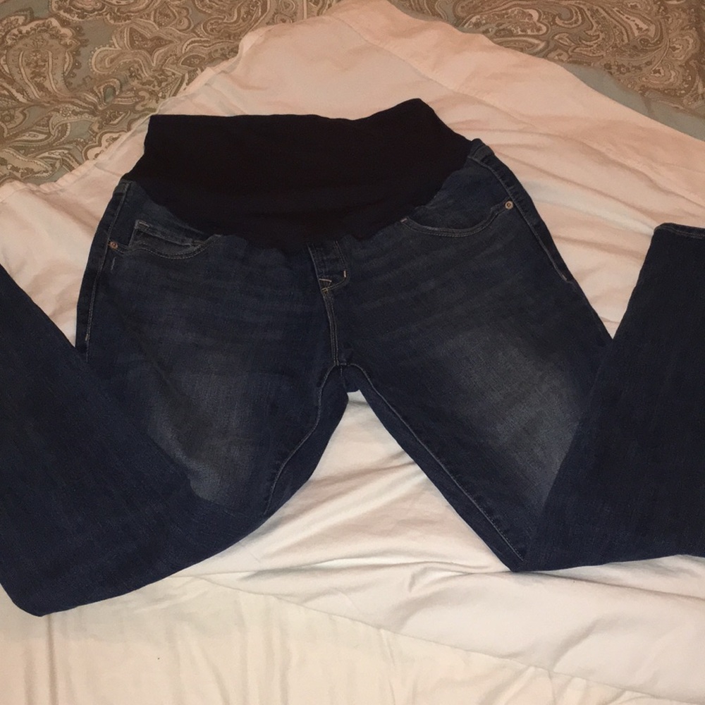 NWOT. Old navy maternity jeans.